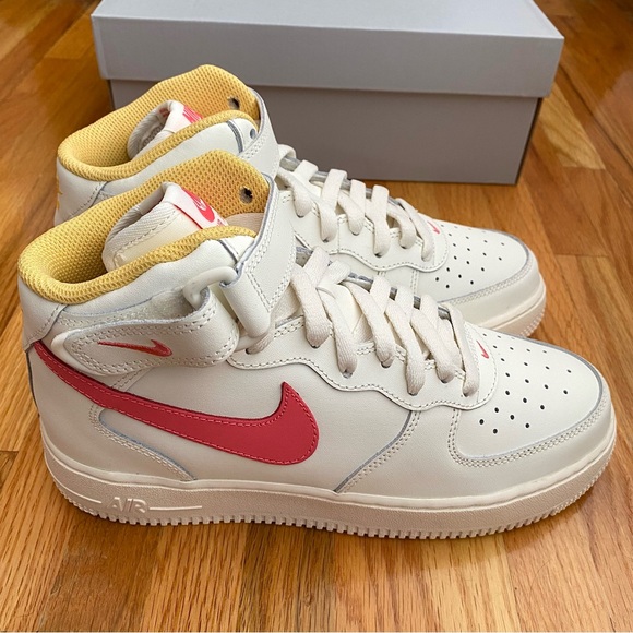 Nike Air Force 1 Mid Women’s Sneakers - Picture 4 of 6